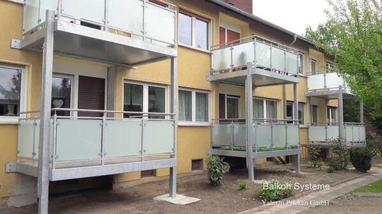 4 Balkonanlagen über 2 Etagen