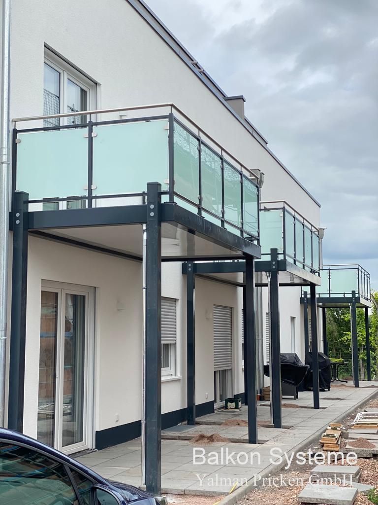 Balkon 4 m x 2 m mit Pulverbeschichtung