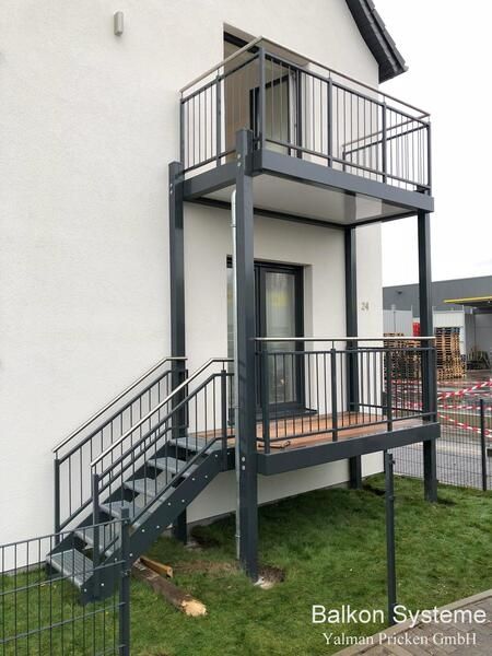 Balkonanlage über 2 Etagen mit Treppe
