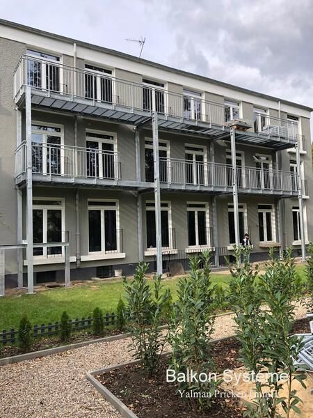 Balkon-Anlagen - Podeste für eine Feuertreppe