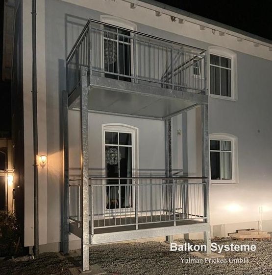 Feuerverzinkte Geländer mit Edelstahlhandlauf 42,4