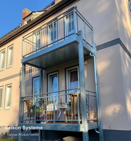 Stahlbalkon feuerverzinkt Füllstabgeländer