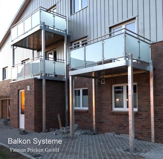 Stahlbalkon feuerverzinkt mit Sicherheitsverglasung