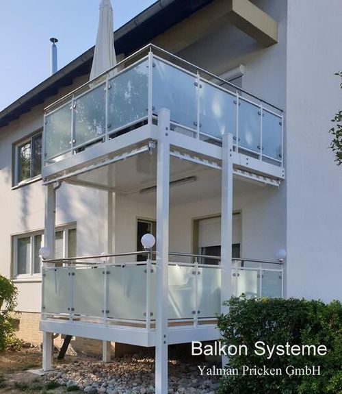 Wolfsburg Balkonerweiterung pulverbeschichtet / Glas